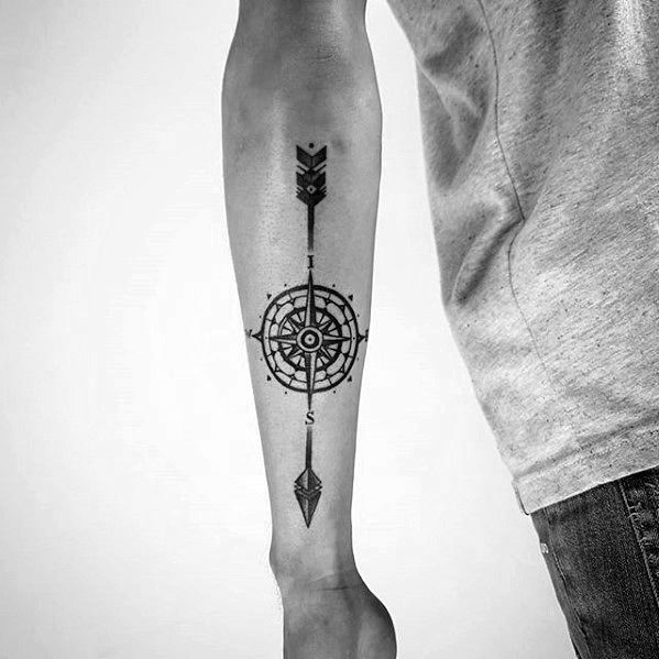 50 einfache Kompass Tattoos für Männer - gerichtete Design-Ideen  