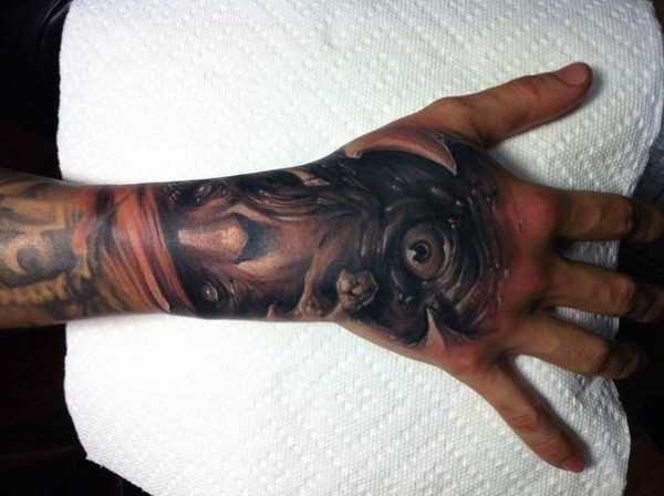 30 Handgelenk Tattoos für Männer - Maskuline Design-Ideen  