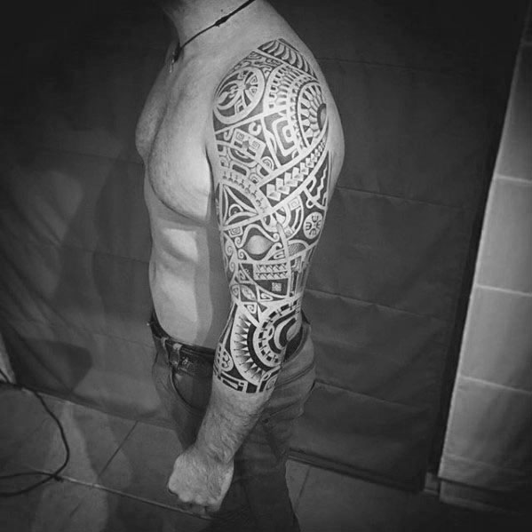 40 polynesische Ärmel Tattoo Designs für Männer - Tribal Ink Ideen  