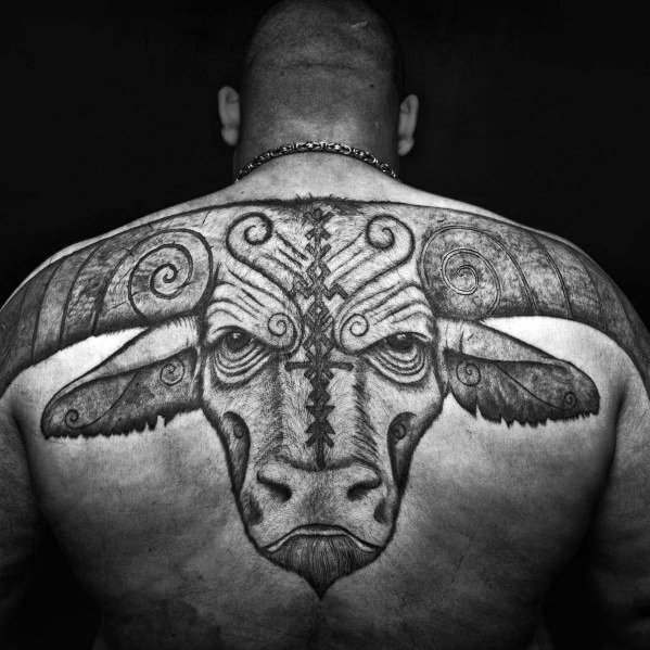 40 Tribal Bull Tattoo Designs für Männer - leistungsstarke Tinte Ideen  