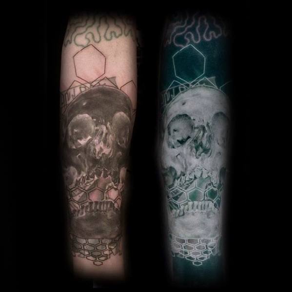 20 Inverted Tattoo Designs für Männer - Gegenüberliegende Tinte Ideen  