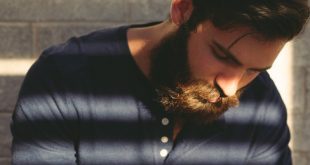 Patchy Beard 101 - Wie die Geduld Gesichtsbehaarung schlägt  