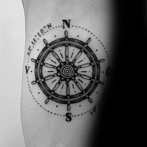 50 einfache Kompass Tattoos für Männer - gerichtete Design-Ideen  