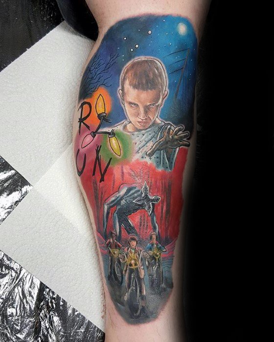 50 Fremde Dinge Tattoo Designs für Männer - Science-Fiction-Ideen  