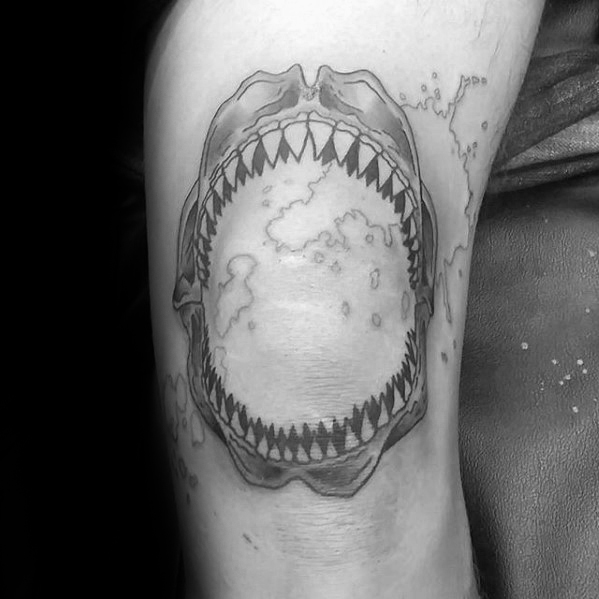 60 Shark Jaw Tattoo Designs für Männer - ein Biss Tinte Ideen  