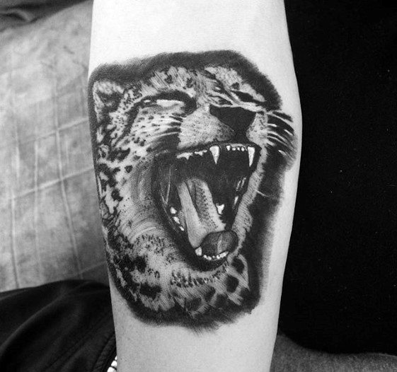 50 Cheetah Tattoos für Männer - große Spotted Cat Design-Ideen  