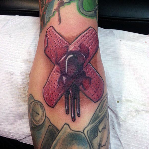 Band Aid Tattoo Designs für Männer - gepatcht Up Ink Ideen  