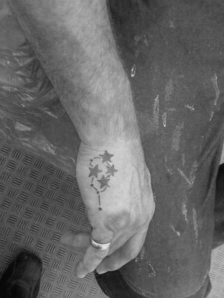 40 Side Hand Tattoos für Männer - Palm Rand Design-Ideen  