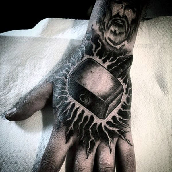 50 Badass Hand Tattoos für Männer - Maskuline Design-Ideen  