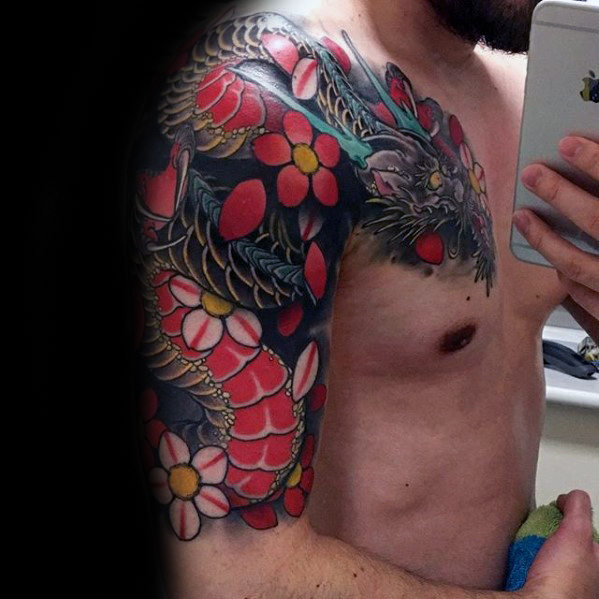 30 Dragon Half Sleeve Tattoos für Männer - Feuer speienden Design-Ideen  