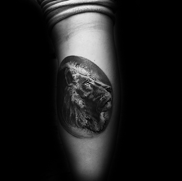 30 Lion Leg Tattoo Designs für Männer - große Katze Tinte Ideen  