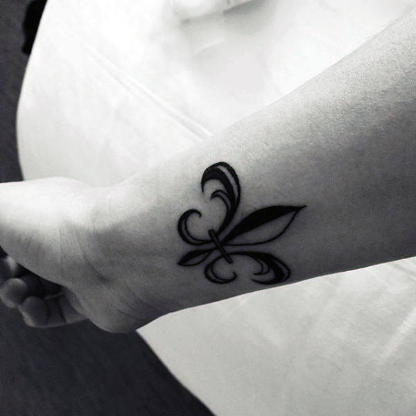 70 Fleur De Lis Tattoo Designs für Männer - stilisierte Lily Ink Ideen  