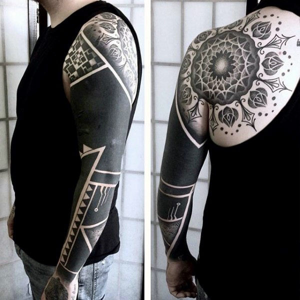 75 Blackwork Tattoo Designs für Männer - Bold Maskuline Tinte  