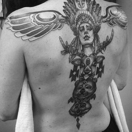 70 Totempfahl Tattoo-Designs für Männer - Carved Creation Ink  