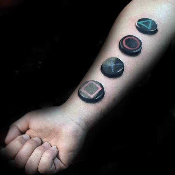 50 Playstation Tattoo Designs für Männer - Videospiel-Tinten-Ideen  