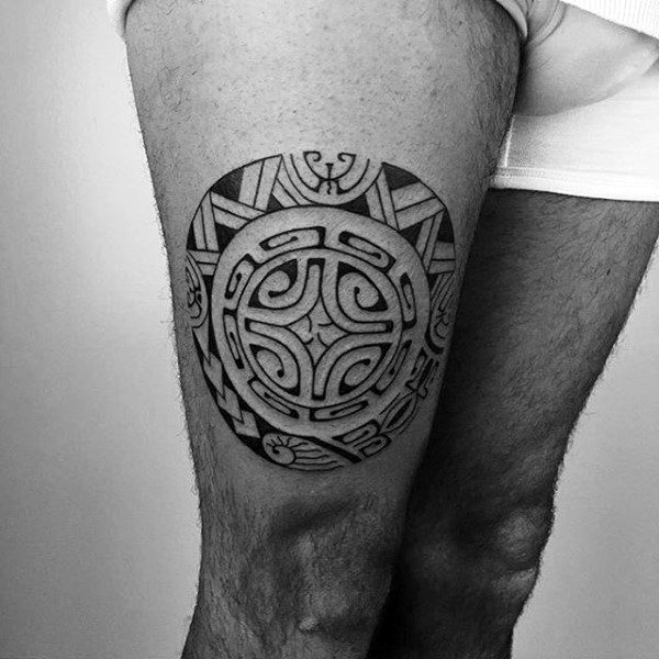 30 Tribal Thigh Tattoos für Männer - Manly Ink Ideen  
