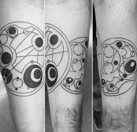 40 Gallifreyan Tattoo Designs für Männer - Doctor Who Ink Ideen  