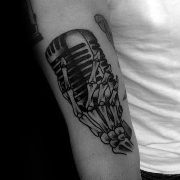 75 Skelett Hand Tattoo Designs für Männer - Manly Ink Ideen  