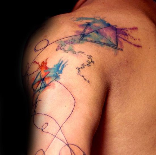 50 Kite Tattoo Designs für Männer - emporhebende Tinte Ideen  