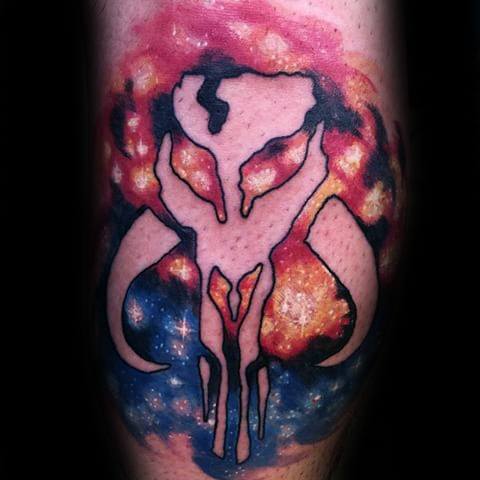 40 Mandalorian Tattoo Designs für Männer - Star Wars Ink Ideen  