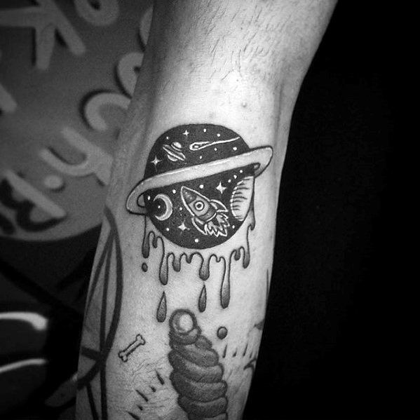 60 Saturn Tattoo Designs für Männer - Planet Ink Ideen  