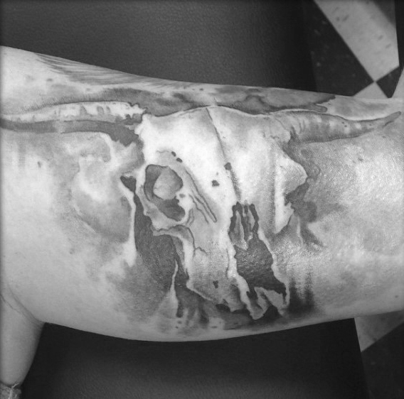 70 Bull Skull Tattoo Designs für Männer - westliche Ideen  