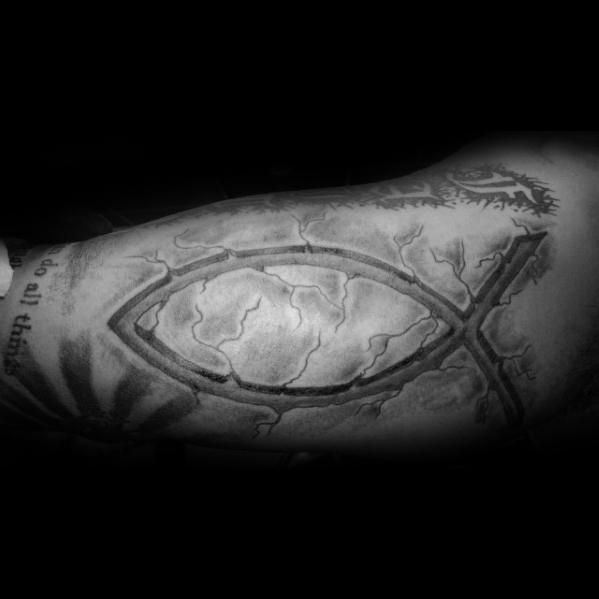 40 Ichthus Tattoo-Designs für Männer - Jesus Fisch Tinte Ideen  