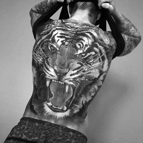 40 Badass zurück Tattoos für Männer - Maskulin Design-Ideen  
