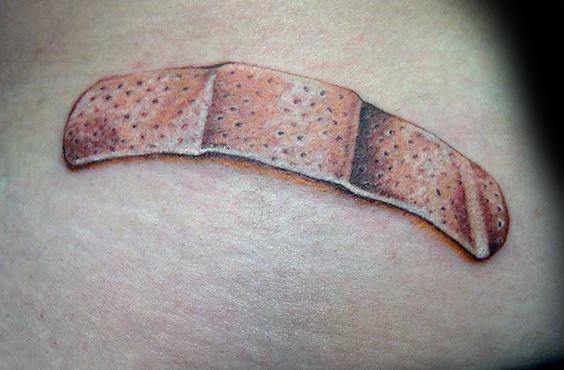Band Aid Tattoo Designs für Männer - gepatcht Up Ink Ideen  