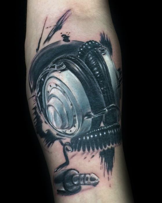 50 Kopfhörer Tattoo Designs für Männer - Musikalische Ideen  