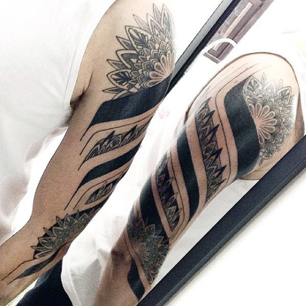 75 Tribal Arm Tattoos für Männer - Interwoven Line Design-Ideen  
