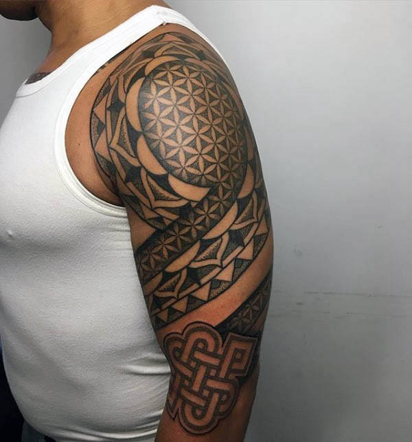 50 Endless Knot Tattoo Designs für Männer - Eternal Ink Ideen  