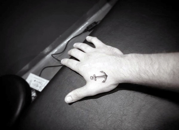 60 kleine Hand Tattoos für Männer - Masculine Ink Design-Ideen  