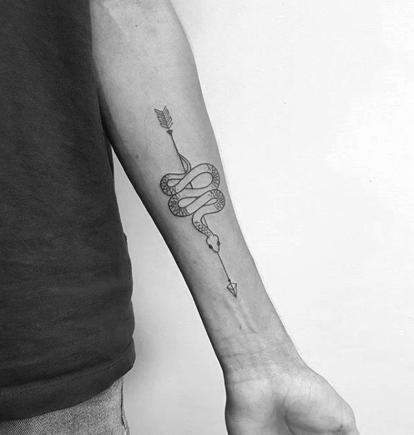 40 einfache Pfeil Tattoo Designs für Männer - scharfe Tinte Ideen  