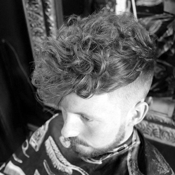 20 lockige Undercut Haircuts für Männer - schneidet mit Spulen und Knicken  