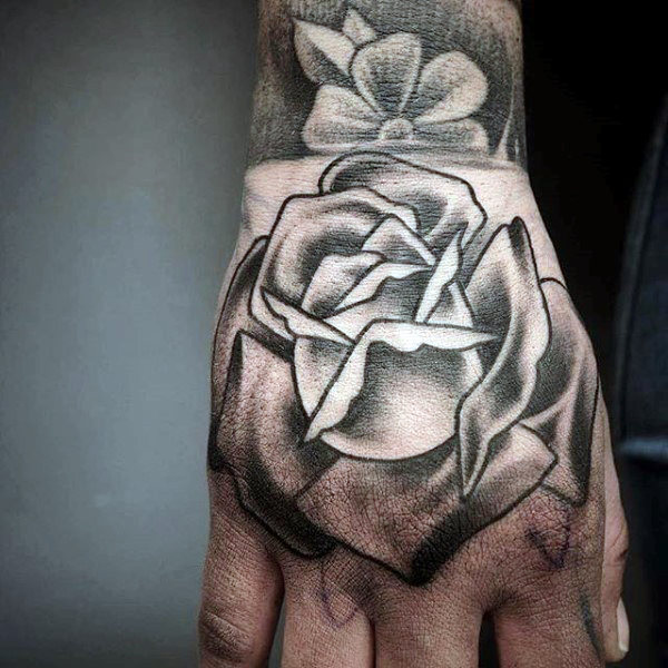 50 traditionelle Rose Tattoo Designs für Männer - Blumen-Tinte-Ideen  