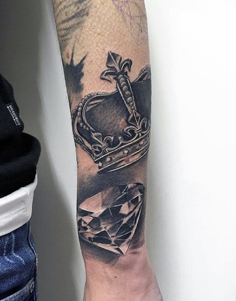 100 Krone Tattoos für Männer - Kingly Design-Ideen  