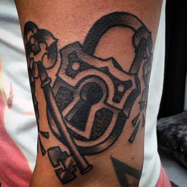 60 Schlüssel Tattoos für Männer - entsperren männliche Design-Ideen  