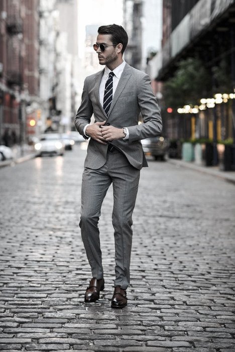 Top 40 besten Charcoal Grey Suit Brown Schuhe Styles für Männer - Modische Kleidung  