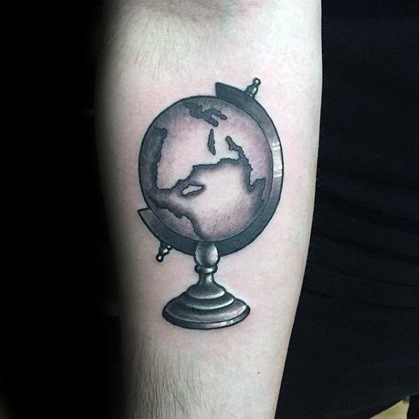 80 Globe Tattoo Designs für Männer - Traveller Ink Ideen  