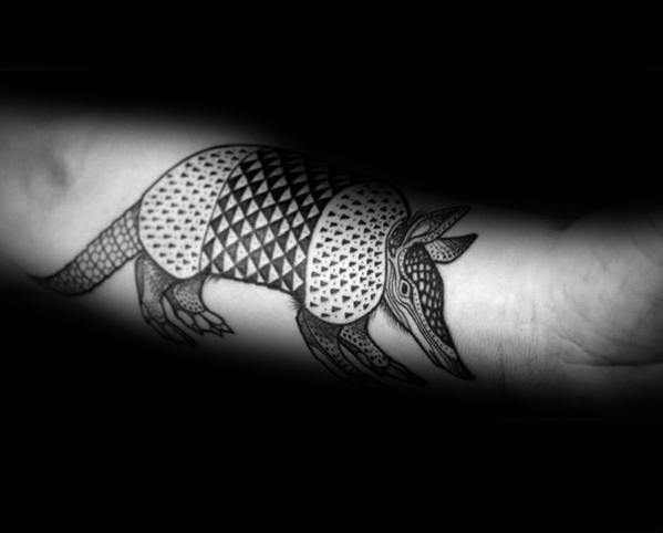 50 Armadillo Tattoo Designs für Männer - Armor Shell Ink Ideen  