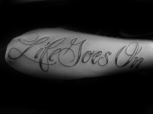 40 Leben geht auf Tattoo Designs für Männer - Phrase Ink Ideas  