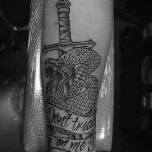 40 Treten Sie nicht auf mich Tattoo Designs für Männer - Individuelle Liberty Ink  