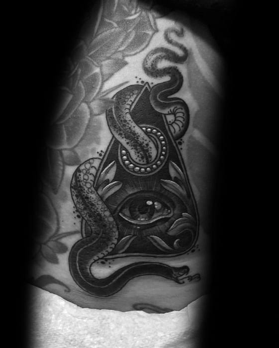 40 Planchette Tattoo Designs für Männer - Ouija Board Ink Ideen  