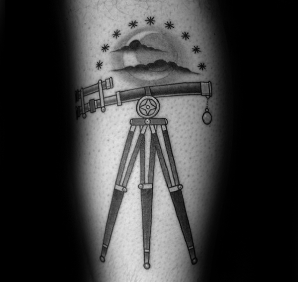 40 Teleskop Tattoo Designs für Männer - Stargazing Ink Ideen  