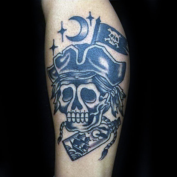 40 Piraten Flagge Tattoo-Designs für Männer - Jolly Roger Ink Ideen  