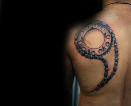 40 Kettenrad Tattoo Designs für Männer - Gear Ink Ideen  