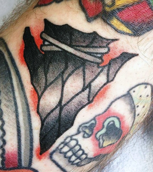 80 Pfeilspitze Tattoo Designs für Männer - alte Waffen Tinte  
