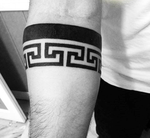 50 Unterarm Band Tattoos für Männer - Maskuline Design-Ideen  