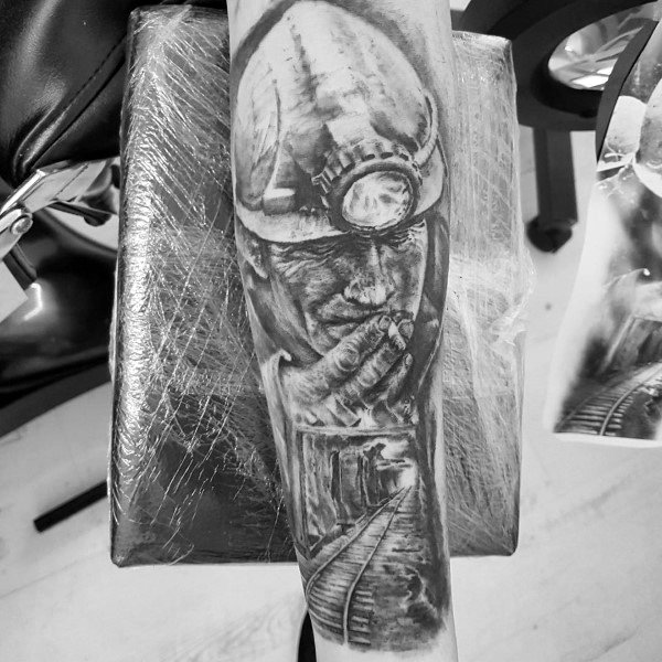40 Kohlebergbau Tattoos für Männer - Miner Design-Ideen  